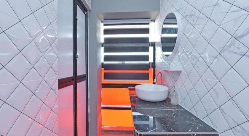 Oyo 90594 Hotel Casalink Paka エクステリア 写真